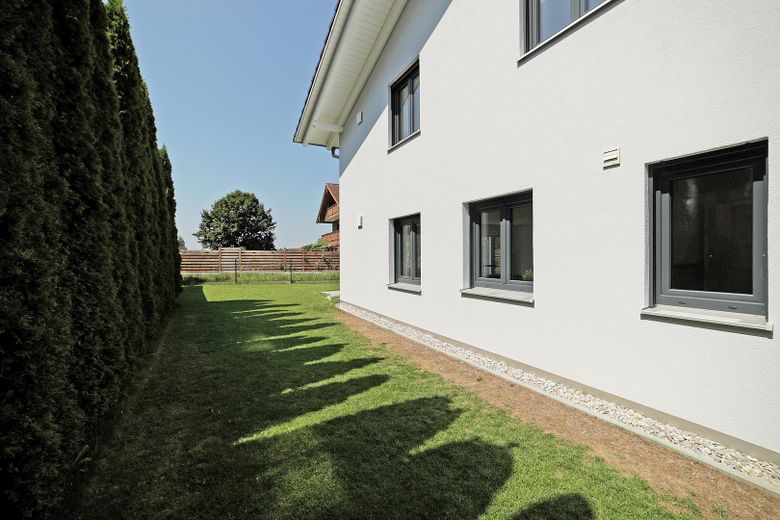 Seitliche Hausansicht