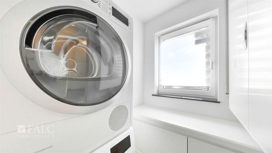 Neuwertige Doppelhaushälfte aus 2023 mit Garten – Hauswirtschaftsraum
