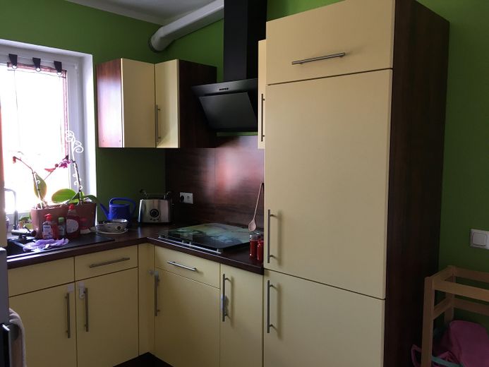 Appartement moderne de 3 pièces avec prestations haut de gamme, balcon et deux carports – Küche_1
