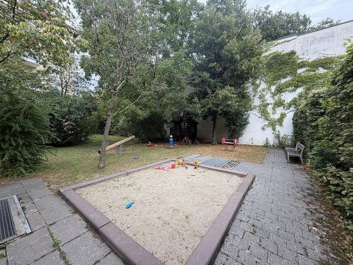 Helle 3 Zimmer ETW München-Berg am Laim, moebliert, provisionsfrei – Bild Anwohnerkinderspielplatz