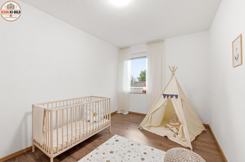 KOMİSYONSUZ: Eningen unter Achalm'da yarı müstakil ev – Kinderzimmer 1