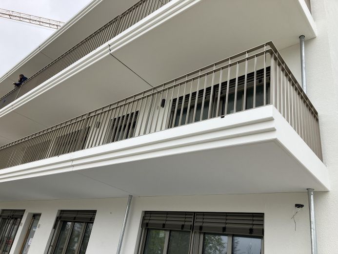 Neubau 2-Zi-WHG in Feldmoching möbliert und mit Balkon, Erstbezug – Balkon