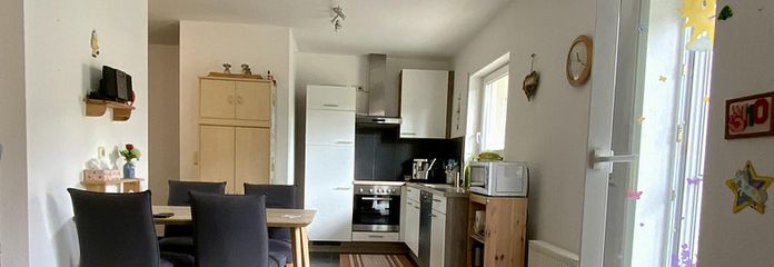 Moderne 2-Zimmer-Eigentumswohnung in gepflegtem 6-Parteien-Haus inkl. Stellplatz – Esszimmer inkl. Einbauküche