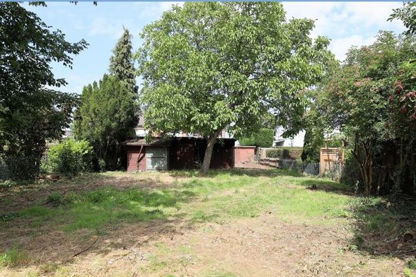 Parcela edificable de 1.003 m² con casa para demoler en una ubicación tranquila y céntrica de Pulheim-Sinnersdorf