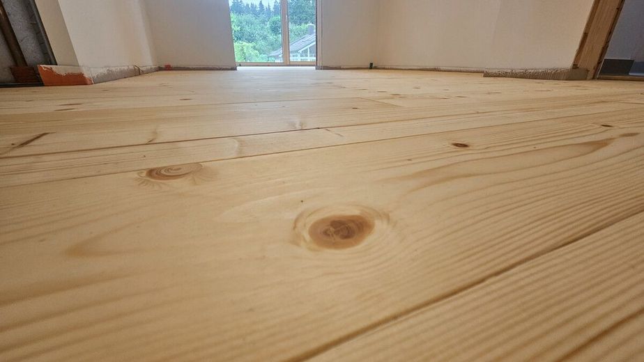 Stadtvilla mit kleinem Garten - Neubau Massivholzhaus am Waldrand mit 180m² Wohnfläche – Wärme durch Holz