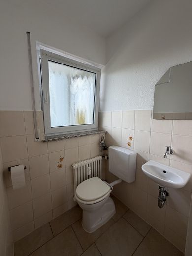 senza provvigione | 53 m² | 2 locali | balcone esposto a sud | cucina componibile | posto auto incluso – WC