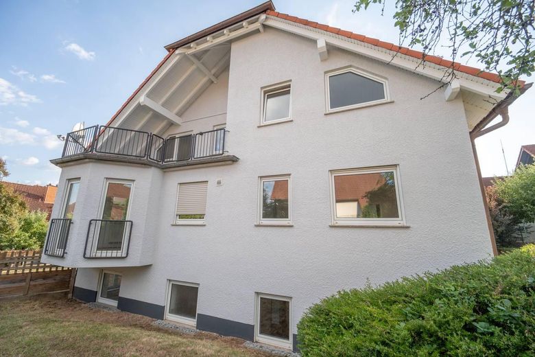 Modernisiertes Zweifamilienhaus mit Einliegerwohnung, neuer Gasheizung & PV Anlage – Foto 2