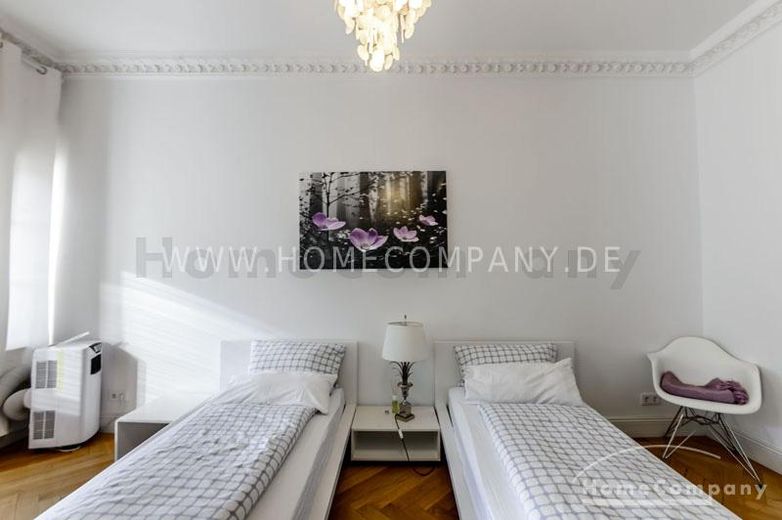 Schöne, hochwertige möblierte 4-Zimmer-Altbauwohnung mit Balkon in Schwabing – 898a90514c2053f336fa26e9ebad7c10b6189e13.jpg