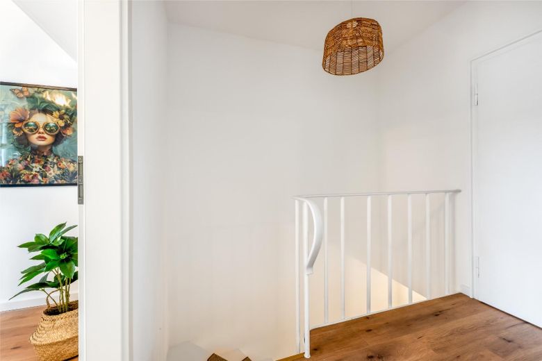 Frisch renoviertes Familienglück mit 5 Zimmern und Garten in Bremen-Vegesack – Flur OG
