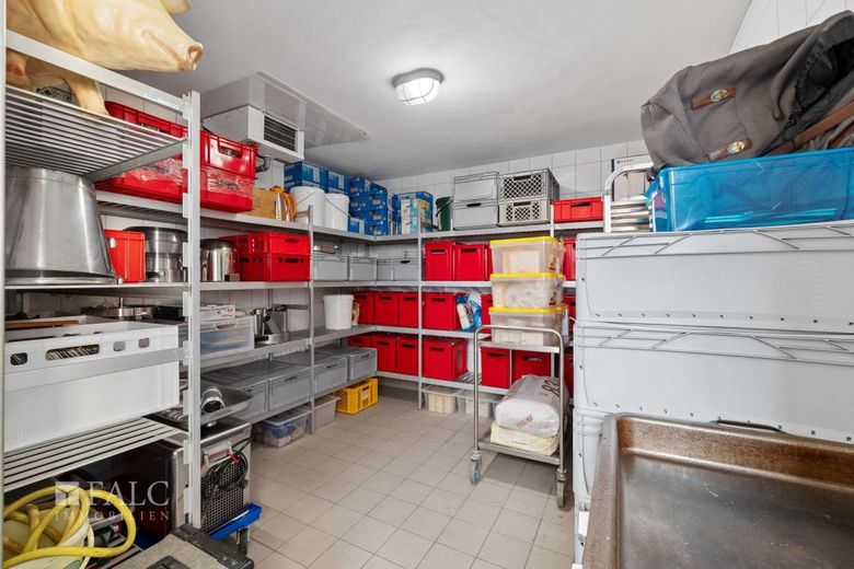 Eventlocation trifft Profiküche- Ihr betriebsfertiger Gewerbestandort mit sofortigem Umsatzpotenzial – Abstellraum