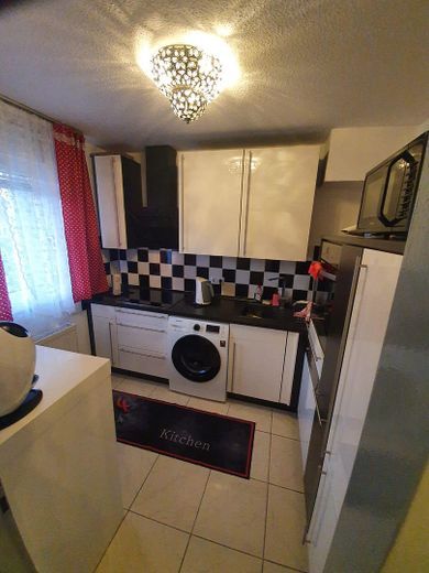 BEZUGSFREI ab 01.11.26: 4-Zi.-Maisonette (109m²) mit TG-Stellplatz & Balkon in Uni-Nähe! – Küche