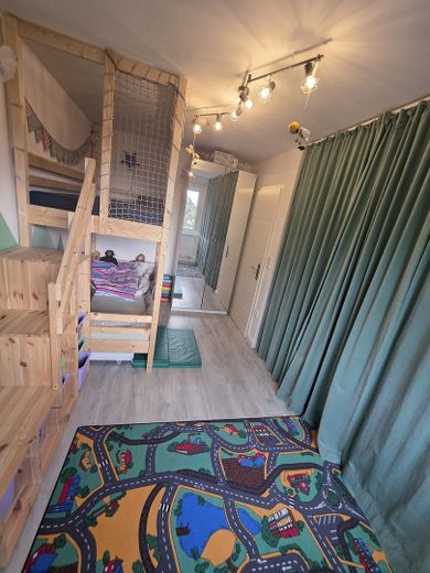 Bremen Neustadt’ın çatılarının üzerinde yaşam – gün batımları sunan modernize edilmiş 4 odalı daire! – Kinderzimmer II