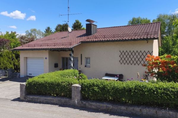 6-Zimmer-Einfamilienhaus in Ruderting mit Pool & Blick ins Grüne