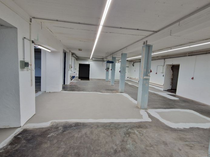 kleine Produktionshalle UG
