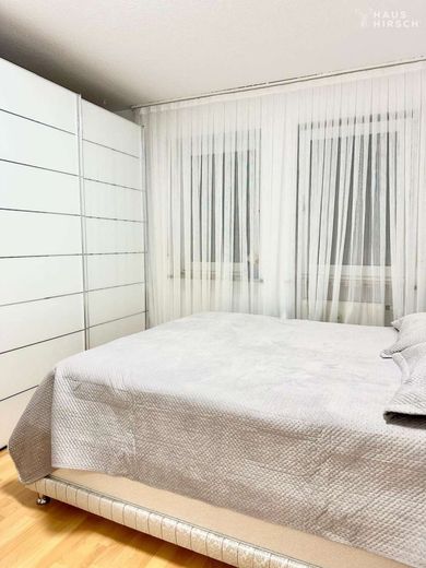Zentral, hell &amp; gut geschnitten: 3-Zimmer-Wohnung mit Lift &amp; TG in der Fürther Südstadt – Schlafzimmer