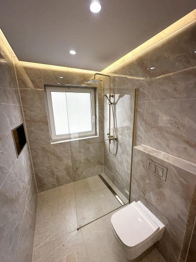 Yüksek kaliteli daire, balkon, 70 m², yeni yapı standardı, ilk kullanım, yerden ısıtma, SH – Fotoğraf 3