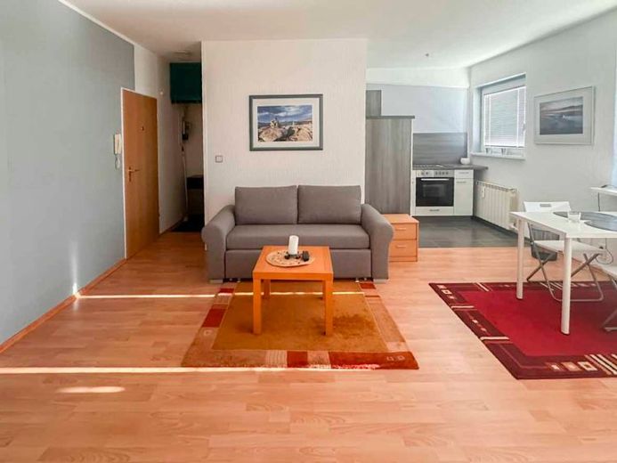 Bright 1-room apartment on the 7th floor with elevator – available for occupancy in Berlin-Tempelhof – Photo 1