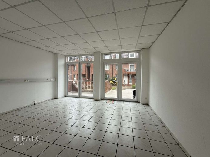 Exklusives Wohnen auf einer Ebene - 6 Zimmer, ca. 220 m², Balkon &amp; TG-Stellplatz möglich – Bild 6