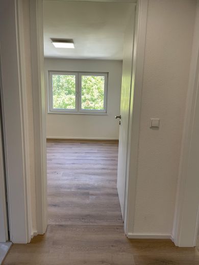 Ludwigsburg-Hoheneck’te ankastre mutfak ve garajlı, modernize edilmiş 2 odalı daire – Foto 6
