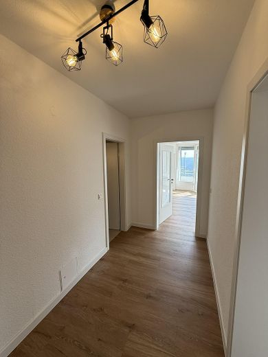 Sanierte 2,5 ZKB-Wohnung, Balkon, Aufzug & Garage im Herzen von Siegen! – Flur
