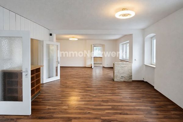 **Mehrfamilienhaus mit Perspektive – Attraktive Kapitalanlage in Wunsiedel**