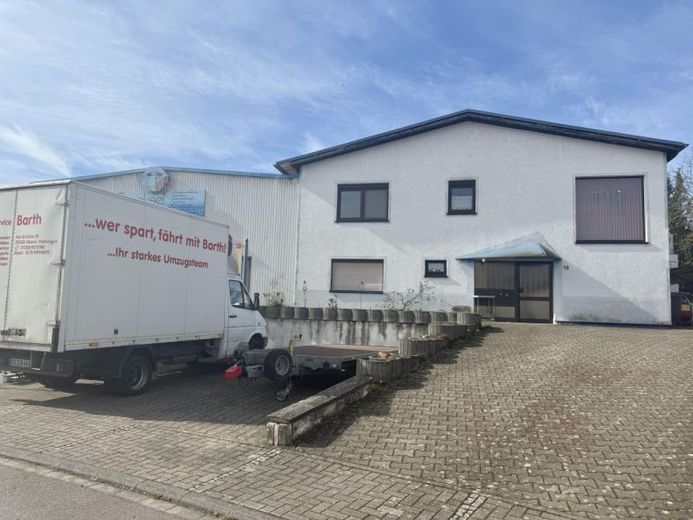 Attraktive Kombination aus Gewerbe und Wohnen in Oberderdingen – फोटो 1