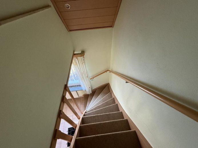 Dieses Einfamilienhaus ist in Massivbauweise mit viel Nebengebäude – Bild 13