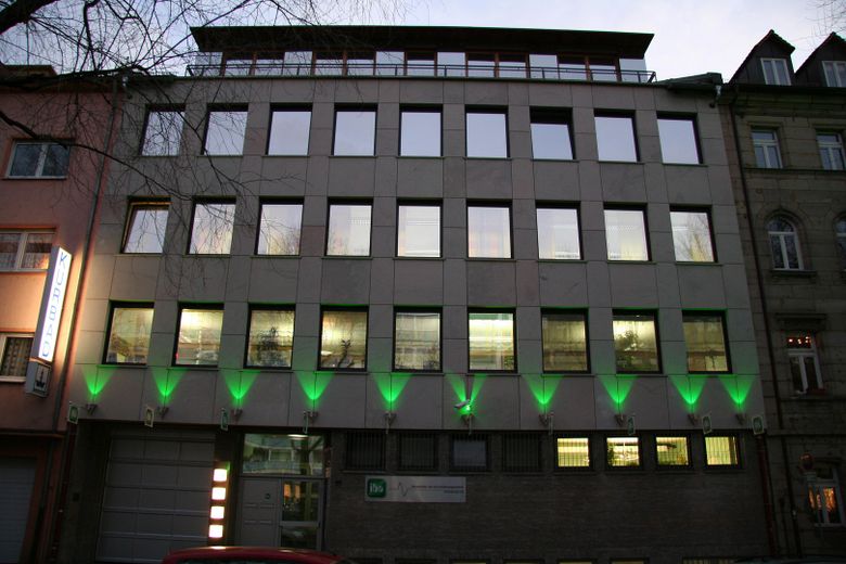 Office / Commercial premises in Fürth city centre – Straßenansicht bei Nacht