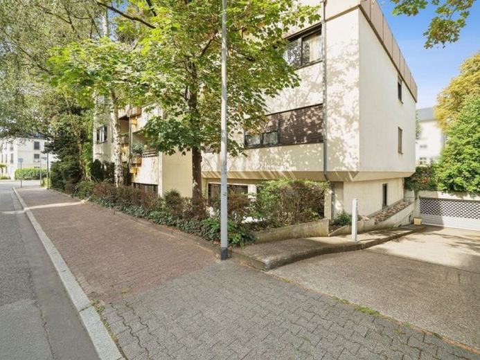 ++Atractivo y amplio espacio comercial con terraza en una ubicación muy solicitada de Sachsenhausen++ – Foto 1