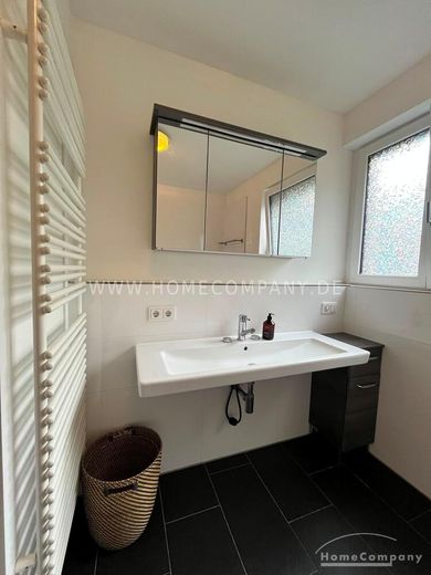Appartement meublé de 3 pièces avec balcon, place de stationnement et cave individuelle à Schwabing – 49dd2c77801cd672102866192d6e21119ce203dd.jpg