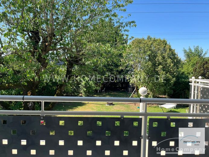 Appartement de 3 pièces lumineux et agréablement meublé avec terrasse sur le toit – 07120a5236dc3d7c978296b548cbc9228a971bb7.jpg