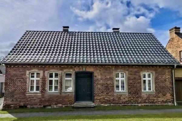 Casa Bauhaus de ladrillo casi autosuficiente de 1850 (eficiencia energética A)