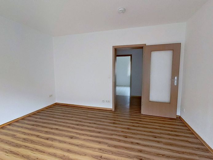 Ihr neues Wohlfühlzuhause in Rendsburg: Geräumige 3-Zimmer-Wohnung mit EBK und BALKON – Ansicht II: Wohn- und Esszimm…