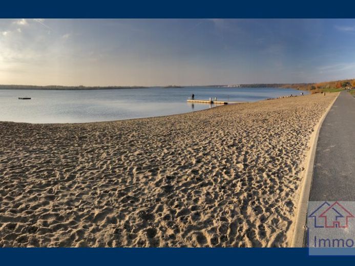 Ruhig & geborgen: Voll erschlossenes Hintergrundstück mit eigener Zufahrt – Bauvorbescheid liegt vor – Foto 1