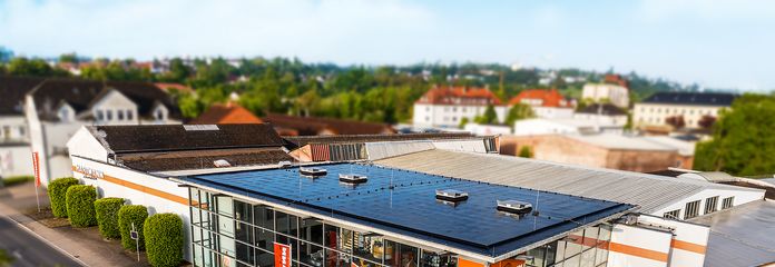 Repräsentatives Gewerbeobjekt mit Verkaufsflächen und Lagerhallen – Eingangshalle