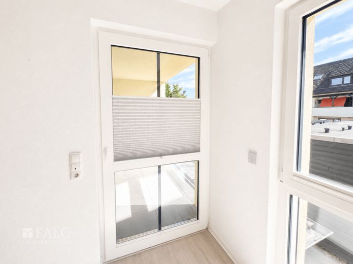 Barrierefrei wohnen mit Sicherheit - Moderne 2 Zimmerwohnung mit Aufzug, Balkon und Pflegeangebot – Zugang Balkon mit Sonnenschutz oberhalb (überall)