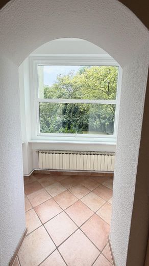 Zehlendorf: 3 habitaciones libres de comisión, en excelente estado, cerca del parque Laehr – beheizte Loggia