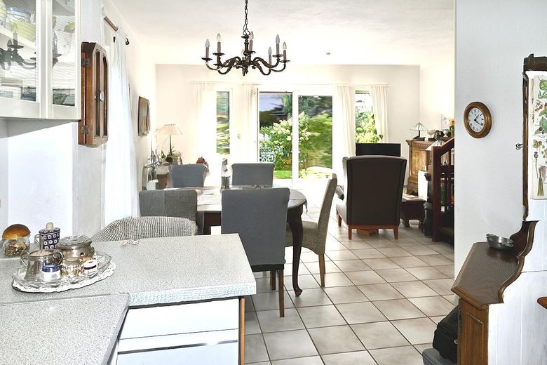 EG Blick von Küche in Wohnzim.