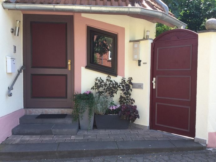 Ein-/Zweifamilien Stadthaus am Weinberg kernsaniert, vielseitig nutzbar, freistehend – zwei getrennte Eingänge