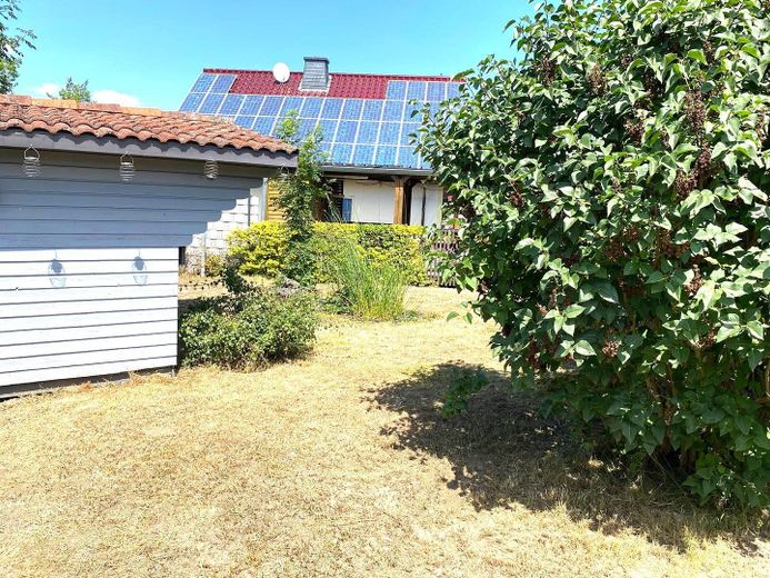 Freistehendes Einfamilienhaus mit Einliegerwohnung und Garage in ruhiger Lage (Sackgasse) von Brakel – Gartenhaus