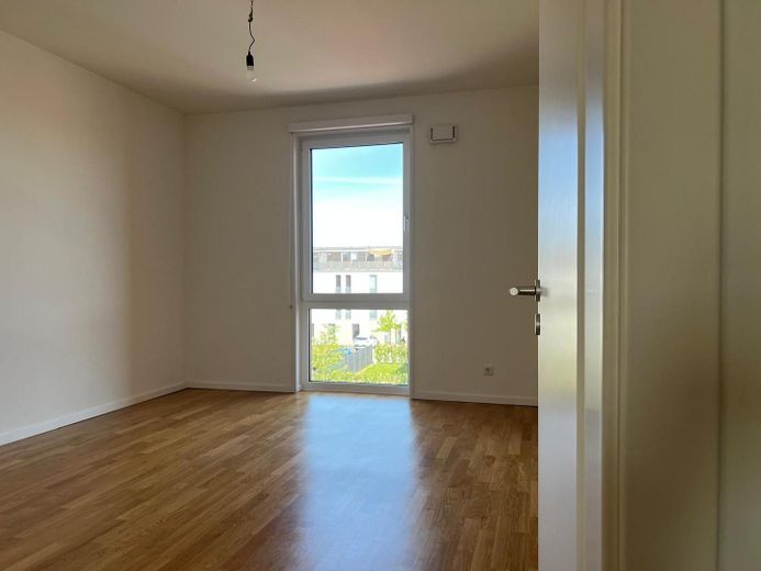Exklusive neuwertige 3-Zimmer-Wohnung mit schönem Balkon von PRIVAT! – Zimmer 1