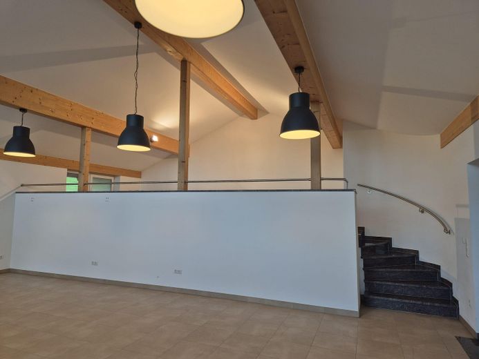 Locali ufficio esclusivi a Schwindegg – Treppe zur Galerie