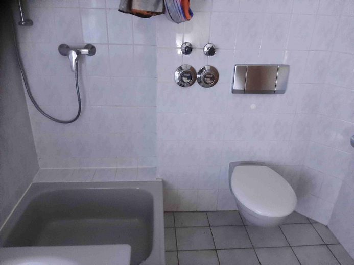 Ruhige sonnige Wohnung in Nidderau-Erbstadt – Bad Duschkabine