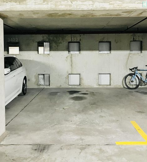 Erbpacht! Von Privat! Ohne Provision! Möbliertes Apartment m. Balkon inkl. TG-Platz, ab sofort – Tiefgaragen-Platz 