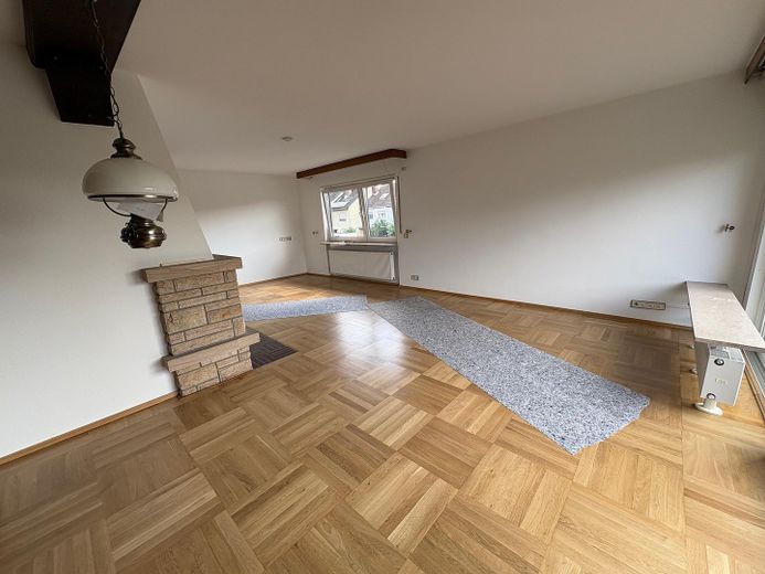 4 kamers, keuken, badkamer, balkon, 1e verdieping, opgeknapt, hoogwaardige staat, bij de eigenaar – Wohnzimmer von Der Raumteilerw