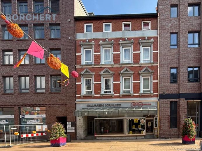 Votre investissement stable !
Immeuble d’habitation et commercial situé en plein centre-ville – Photo 1