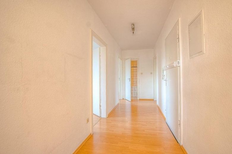 Exklusive Wohnung in der Carlstadt mit 4 Zimmern und Blick auf den Schwanenspiegel – Flur