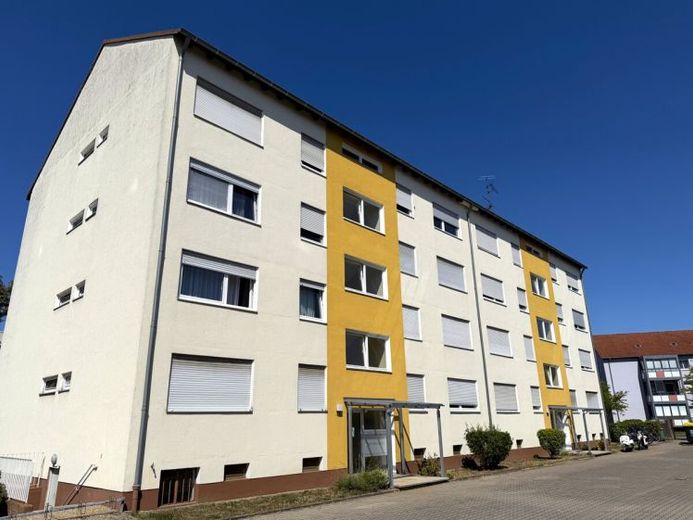 Drei Zimmer, Balkon und jede Menge Potenzial – Photo 1