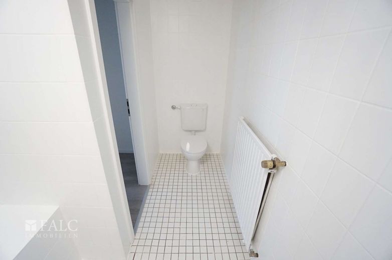 Erstbezug nach Sanierung, 2ZKB in der Stadtmitte! – Badezimmer
