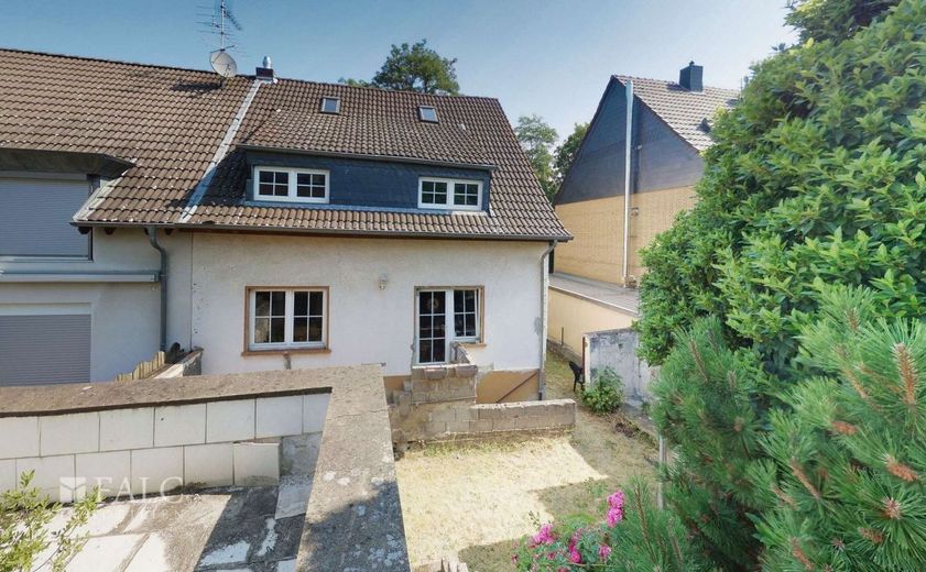 Sanierungsobjekt mit Charme - Großes Grundstück, Ausbaureserve &amp; Top-Lage – Rückansicht
